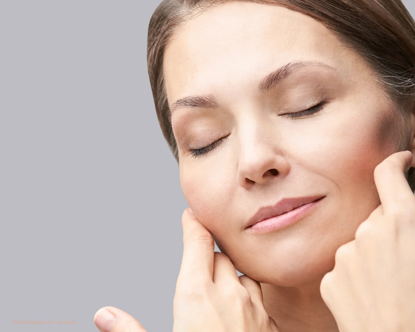 Tratamento de estética facial moderna com a Dra. Érika Voltan em Moema, São Paulo.